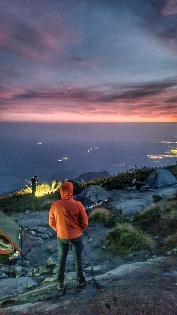 Trilha para Pedra da Mina, por Vuitir Turismo e Aventura